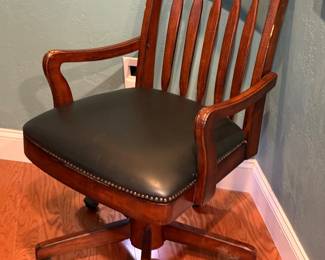 Rolling office chair