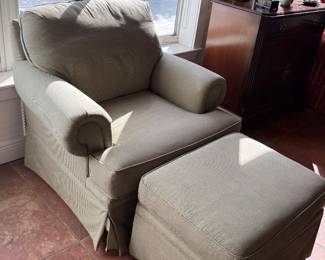 Comfy Broyhill chair w/ottoman