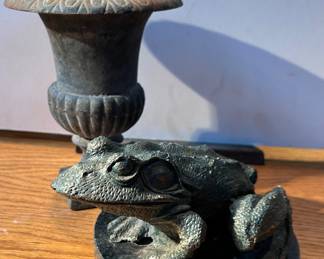Garden Frog & Urn