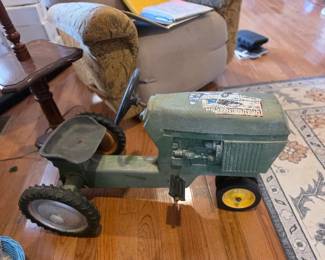 Vintage Ertl John Deere No. 520 Pedal Tractor