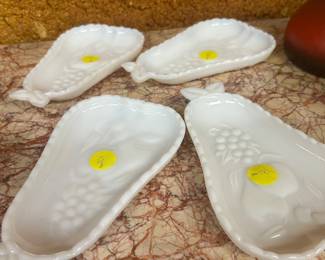 Collection milk glass (lots more)