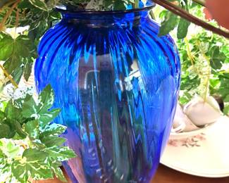 Vtg Cobalt blue Anchor Hocking ribbed glass vase 