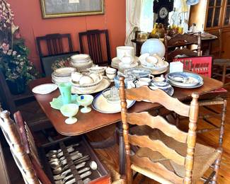 Ducan Phyfe dining table. 