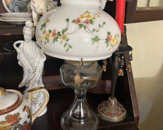 Vtg Gone With The Wind style hurricane Milk glass oil lamp