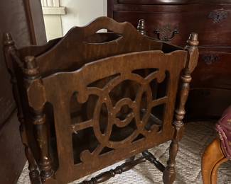 Vtg magazine rack 