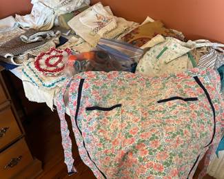 Vtg aprons and linens 