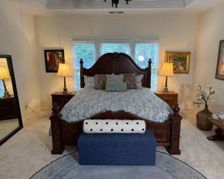 Kind size bed and washable rug