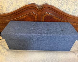 New storage ottoman