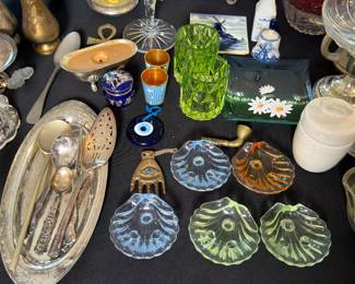 Vintage glass seashell trinket trays