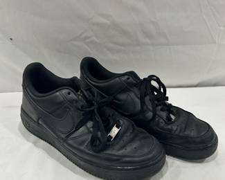 Black Nike Air Force 1 