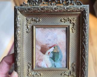 The selected region shows an antique miniature portrait painting of Napoleon Bonaparte in an ornate gilt bronze or metal frame, typical of 19th-century French or European commemorative art