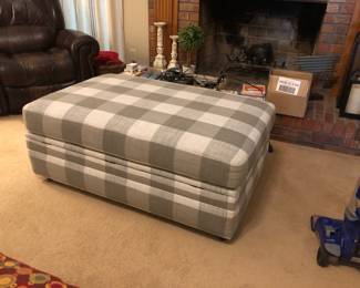Very large storage ottoman in excellent condition