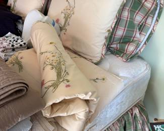 Custom bedding set for queen