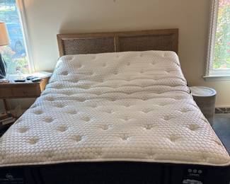 Serta Lift bed Queen