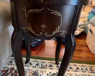#24 - $76 - Round side table 19x28.5t