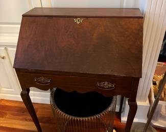 #17 - $200 - Secretary desk with 1 drawer 26wx15dx37t