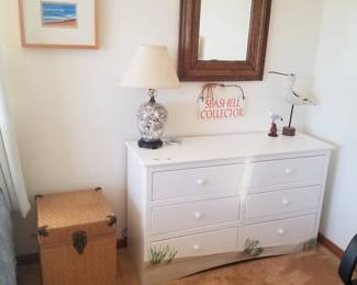 6-drawer dresser; table lamps; mirror