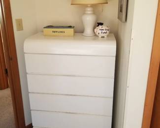 5-drawer dresser; table lamp