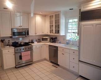 L-shaped kitchen with ample cabinetry