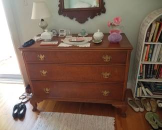 3-drawer Chippendale style chest