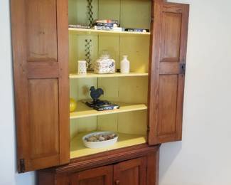 Corner cupboard
