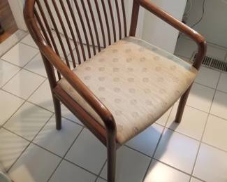 Accent chair