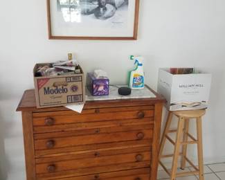 4-drawer chest; stool
