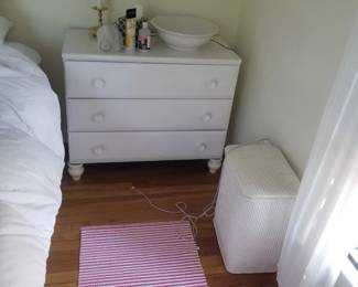 3-drawer dresser