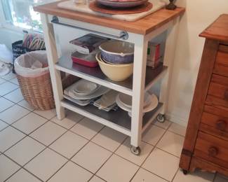 Kitchjen storage table