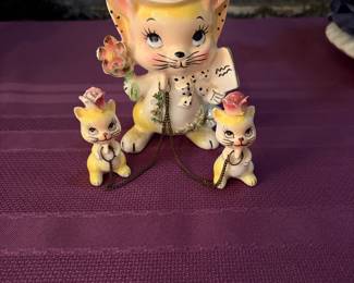 vintage 1950s mid-century kitsch anthropomorphic bunny