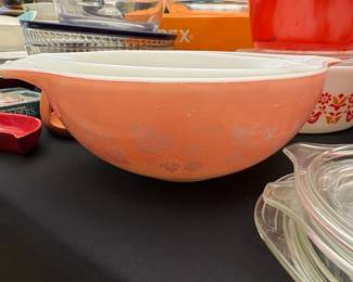 Pyrex Vintage Kitchenware Collection fourth image