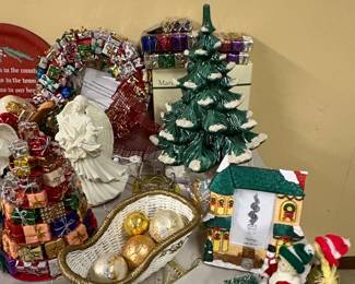 Estate Sale Christmas Holiday Decor Collection third image