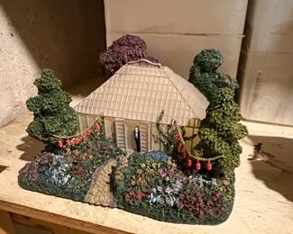 Hawthorne Village Thomas Kinkade Lamplight Village Collection