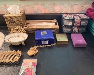 Estate Sale Vanity and Bathroom Accessory Collection fourth image