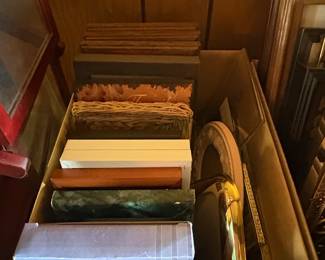 Assorted Collection of Picture Frames fifth image