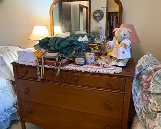 Vintage Maple Twin Bedroom Set fourth image