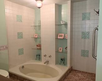Estate Sale Vanity and Bathroom Accessory Collection sixth image