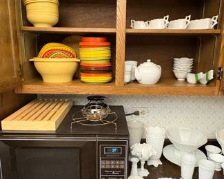 Vintage Amana Radarange Microwave Oven
