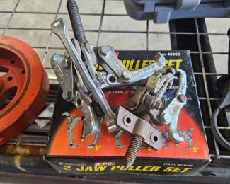 Jaw puller sets