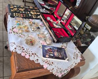 A beautiful collection of vintage and antique costume  jewelry 