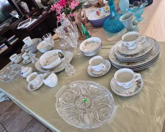 Fine China Premiere set for eight minus one cup and saucer. By 