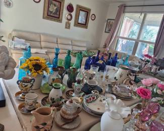 Selection of collectible  pottery 