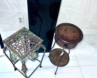 Onyx metal and wooden side tables and statue presentations