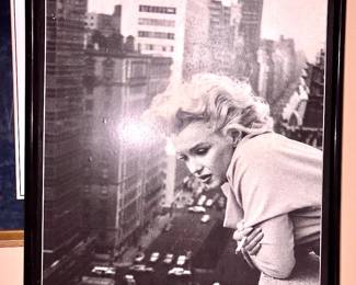 Black-and-white Marilyn Monroe poster/framed