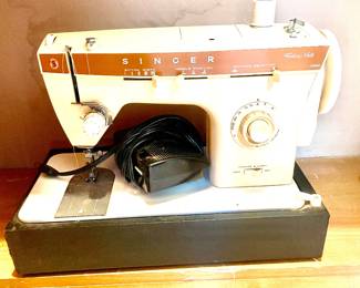 Vintage singer Sewing Machine