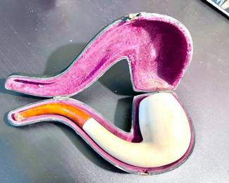 Meerschaum Pipe W/purple velvet Line fitted case