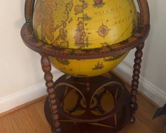 Vintage Style Floor Standing World Globe Bar