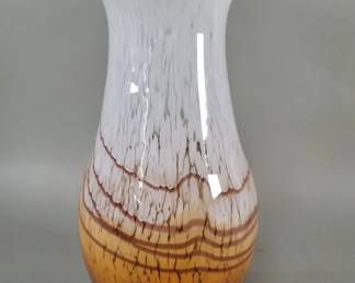 632 Lot 556 Hand blown art glass vase