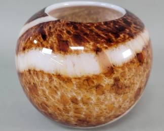 633 Lot 557 Hand blown art glass vase