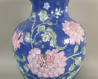 518 Lot 446 Vintage Chinese porcelain floral vase
